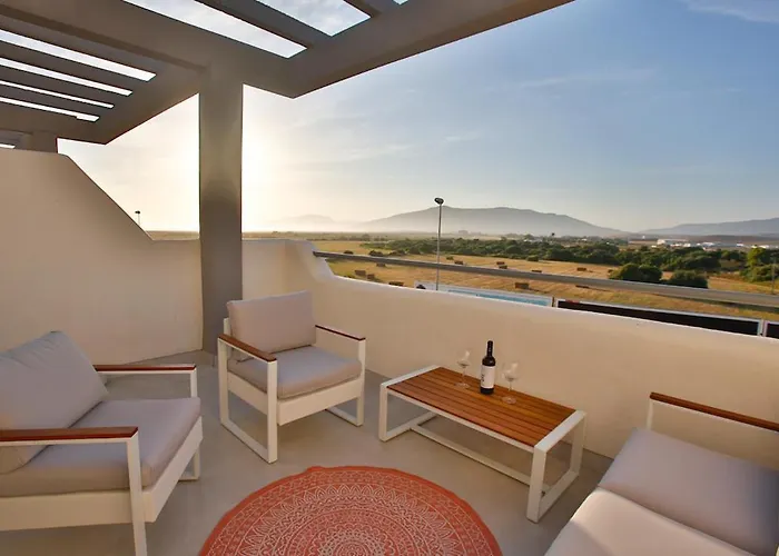 Laduna Penthouse / Seaview & Pool تريفة